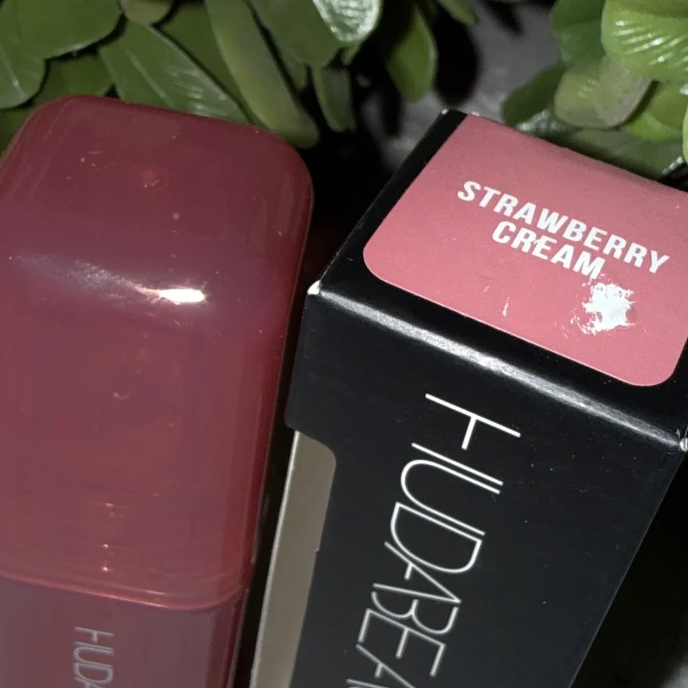 Huda Beauty‎ Blush Filter Soft Glow Liquid Blush Strawberry Cream NEW